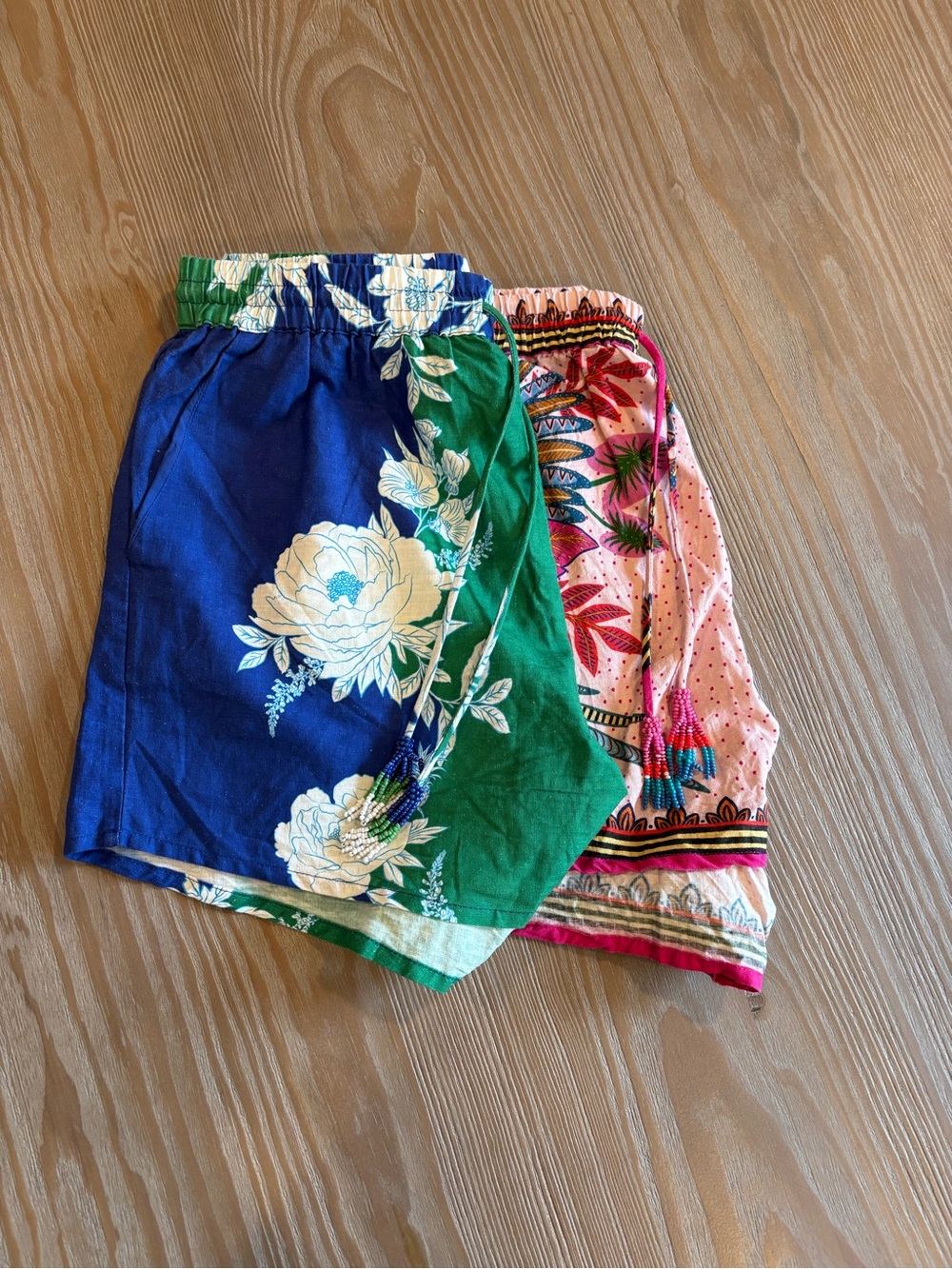 2 pairs of Farm Rio floral shorts - Picture 7 of 8
